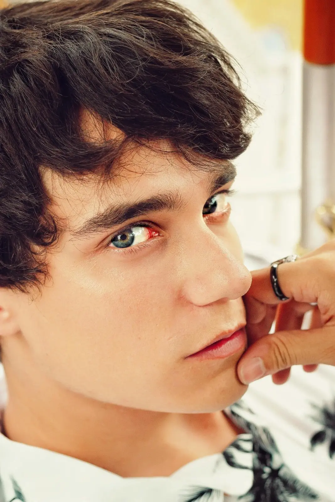 You are currently viewing Salicylic Acid vs Vitamin C – Which Is Best for Oily Skin in 2025?
