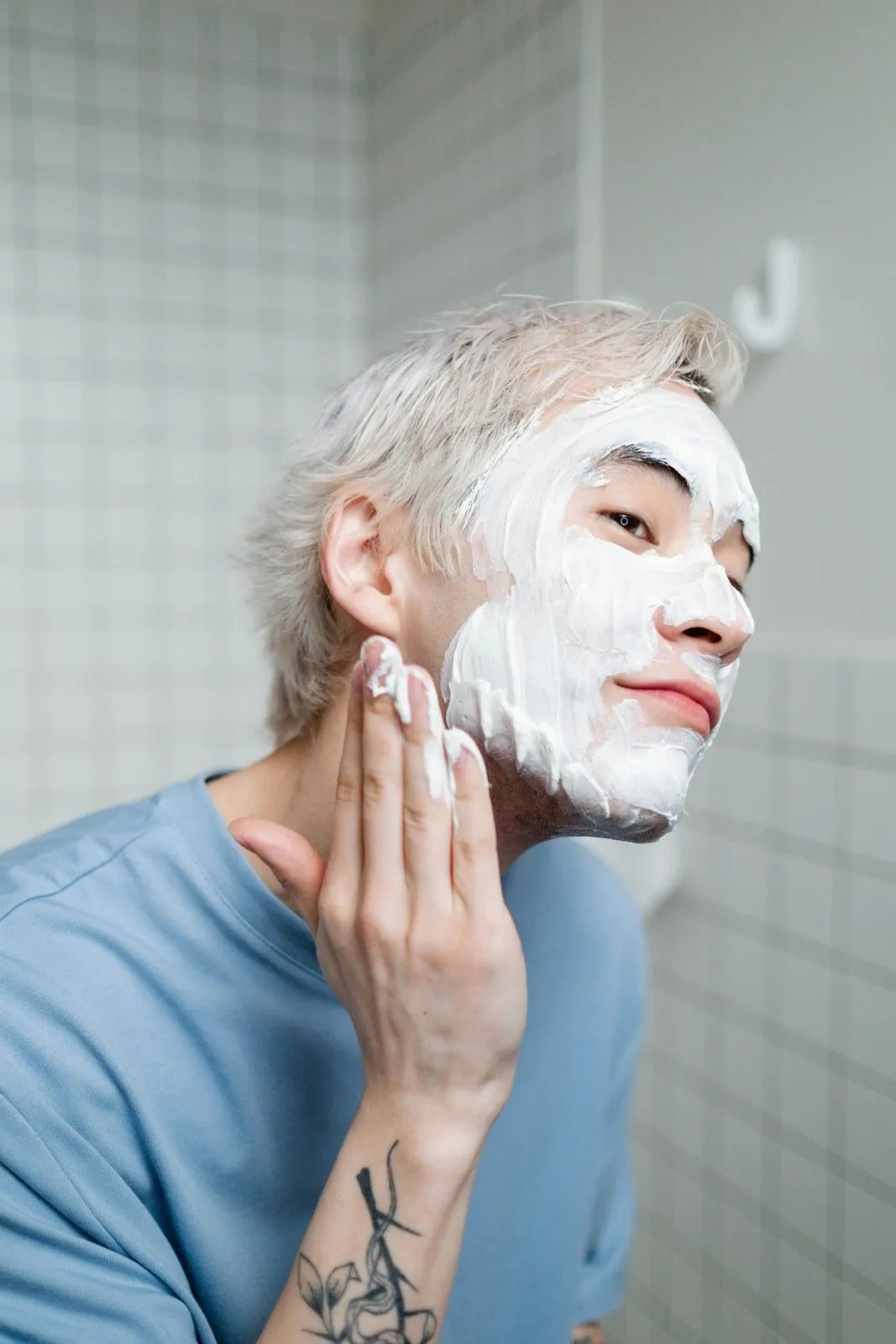 You are currently viewing Best Face Wash for Oily Skin Men in India (2025) – Expert Guide