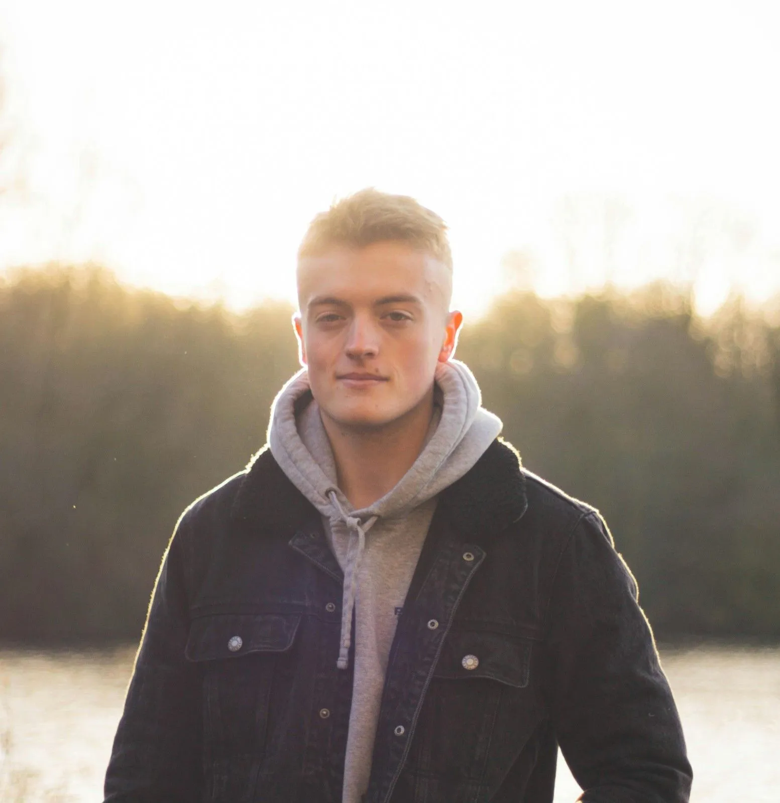 You are currently viewing Vitamin C vs Retinol — Which One Is Right for Your Skin in 2025?