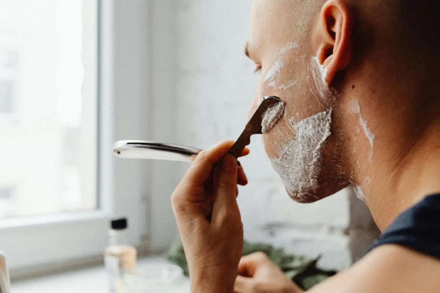 You are currently viewing Shaving Gel vs Foam: Which Is Better for Men? (Complete Guide)